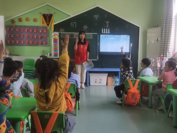 乐虎建设铜煤公司：文明活动进校园 点亮志愿新“食”尚