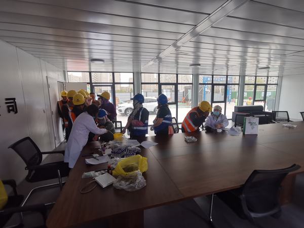 乐虎建设铜煤公司第七项目部送关爱进一线