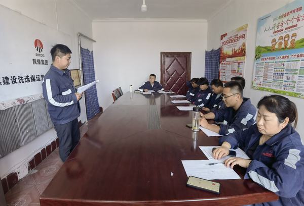 乐虎建设洗选煤运营公司第七项目部：拒三违遵章保安全，寄思念家书报平安