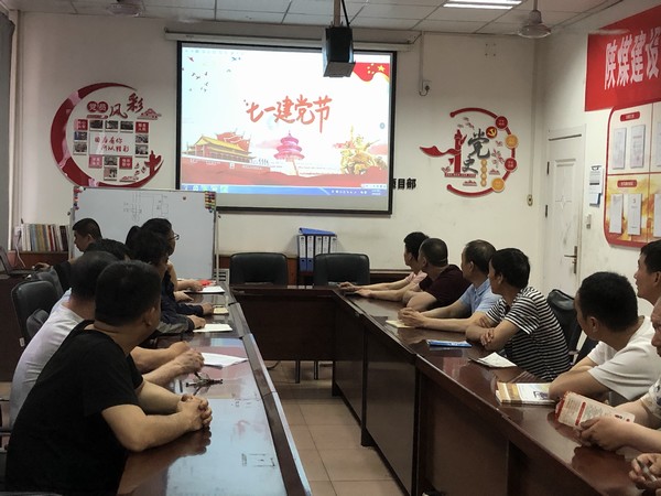 乐虎建设洗选煤运营公司柠条塔运营项目部开展“永远跟党走”剪纸活动