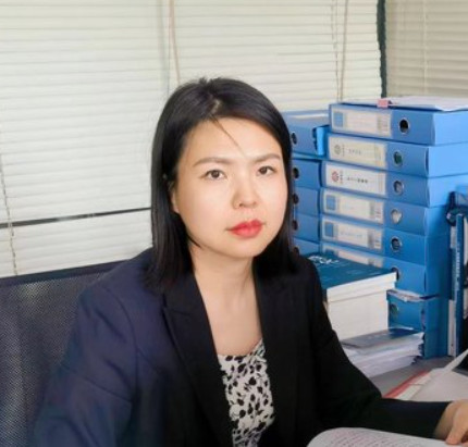 党务工作中的一抹最美巾帼红