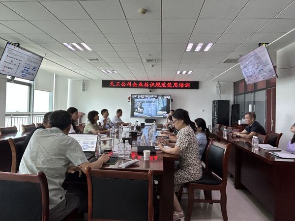 乐虎建设天工公司：“送教上门”规范项目企业标识工作