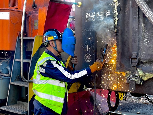 乐虎建设洗选煤运营公司柠条塔运营项目部： 酷战三伏天  盛夏绽芳华