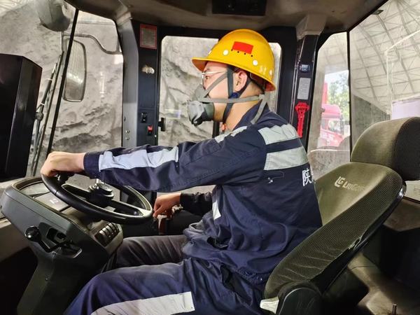 乐虎建设洗选煤运营公司神渭蒲城运营项目部：高温下坚守身影“暑”你最美