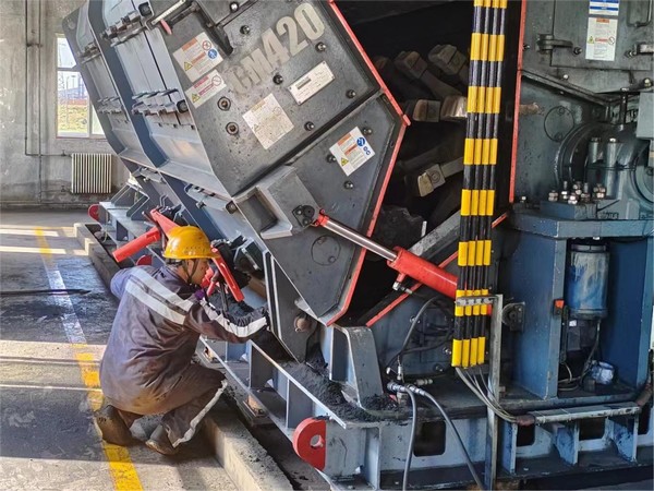 乐虎建设洗选煤运营公司神渭首端运营项目部： 双份的奋斗 双倍的坚守