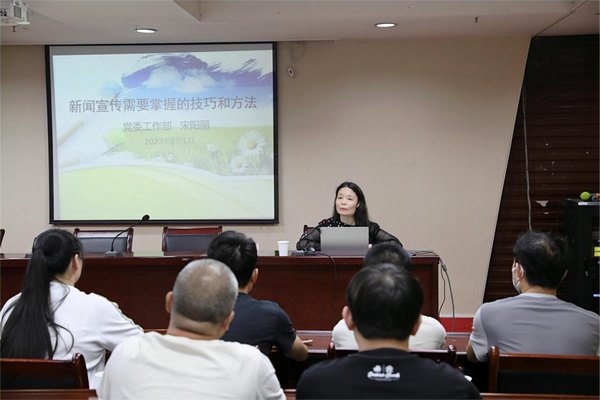 “理论+实践” 乐虎建设路桥分公司全面提升通讯员宣传能力