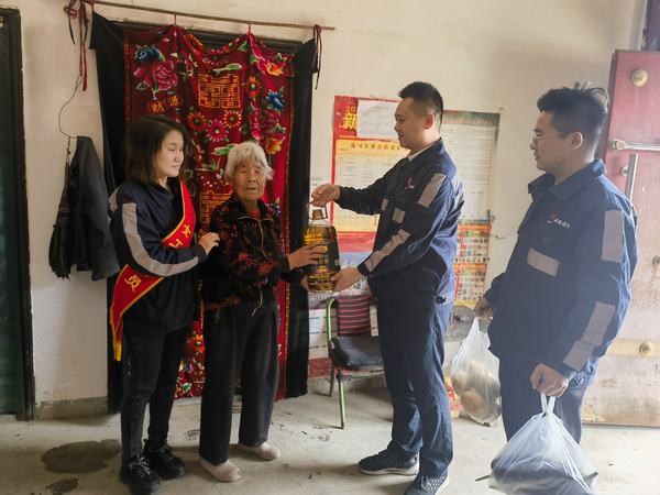 乐虎建设洗选煤运营公司神渭蒲城运营项目部 爱满重阳节 孝老暖人心