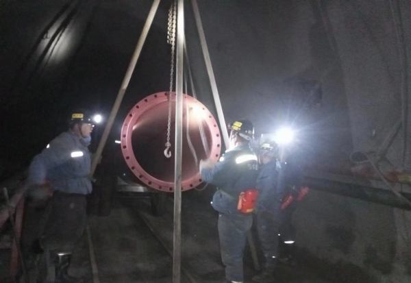 乐虎建设矿建二公司安装项目部 ：“鏖战”王峰煤矿井下万米管路安装