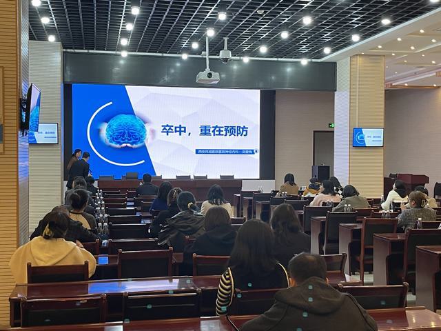 乐虎建设举办职工健康知识讲座