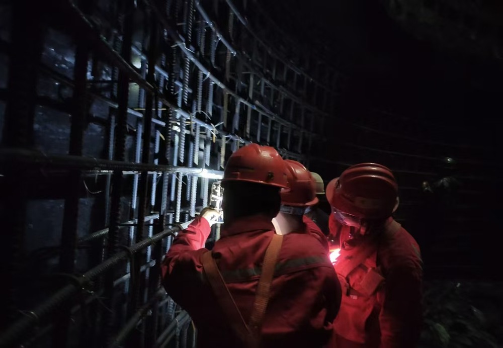 乐虎建设矿建二公司：75 周年普天庆国庆，矿建二公司坚守奏华章