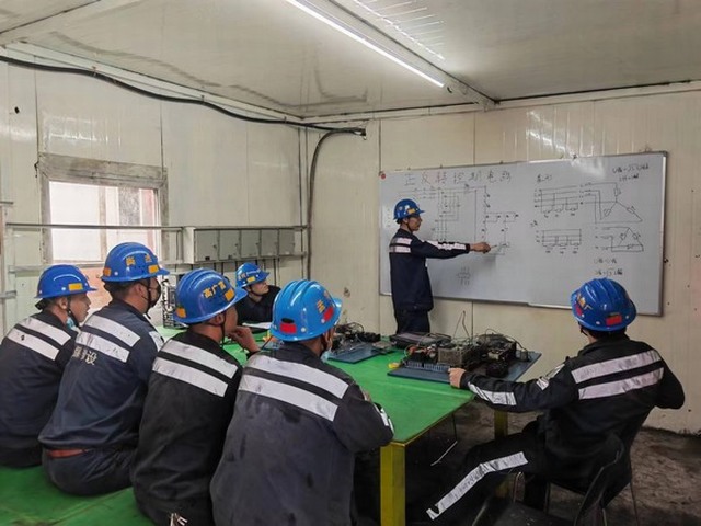 乐虎建设洗选煤运营公司红柳林洗煤厂项目部:铸就安全“铜钱铁壁” 共绘国庆盛典“红”图