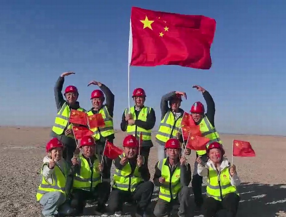 扎根在戈壁深处的乐虎建设人