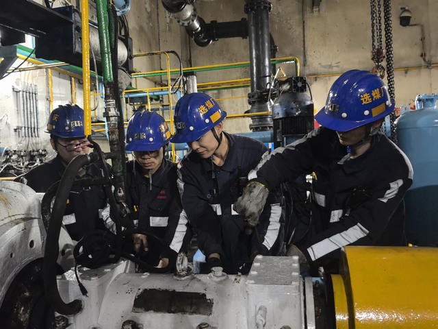乐虎建设洗选煤运营公司红柳林洗煤厂项目部:烟花灿九天 煤装立在岗