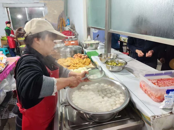 乐虎建设煤矿运营服务分公司：温情满满过元宵