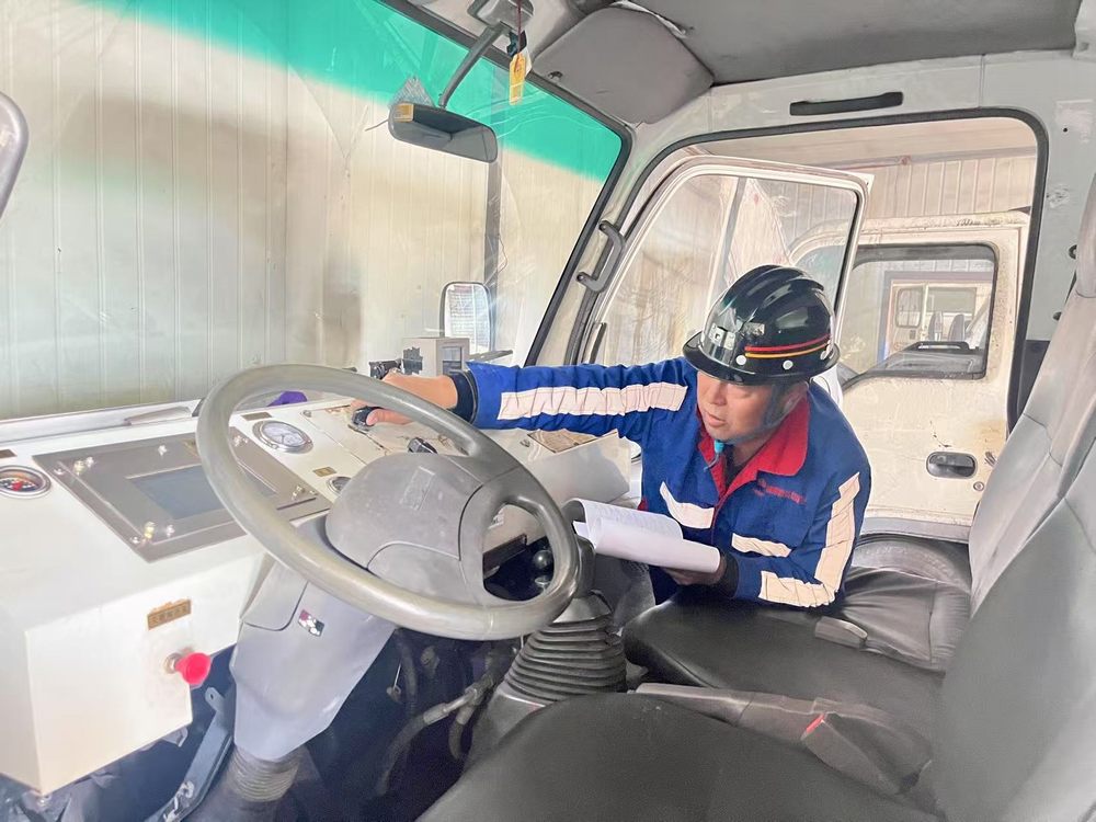 乐虎建设机电安装公司柠条塔项目部：铁肩担重任的运输线"守门人"