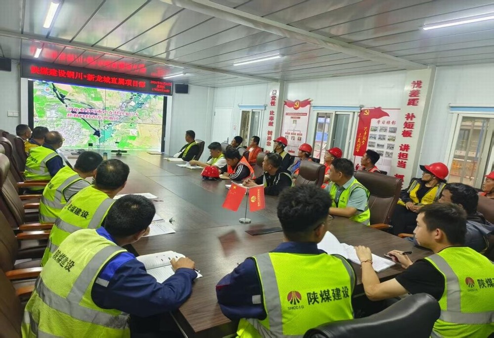 乐虎建设新龙城直属项目部:雨中坚守筑匠心 防汛施工两不误