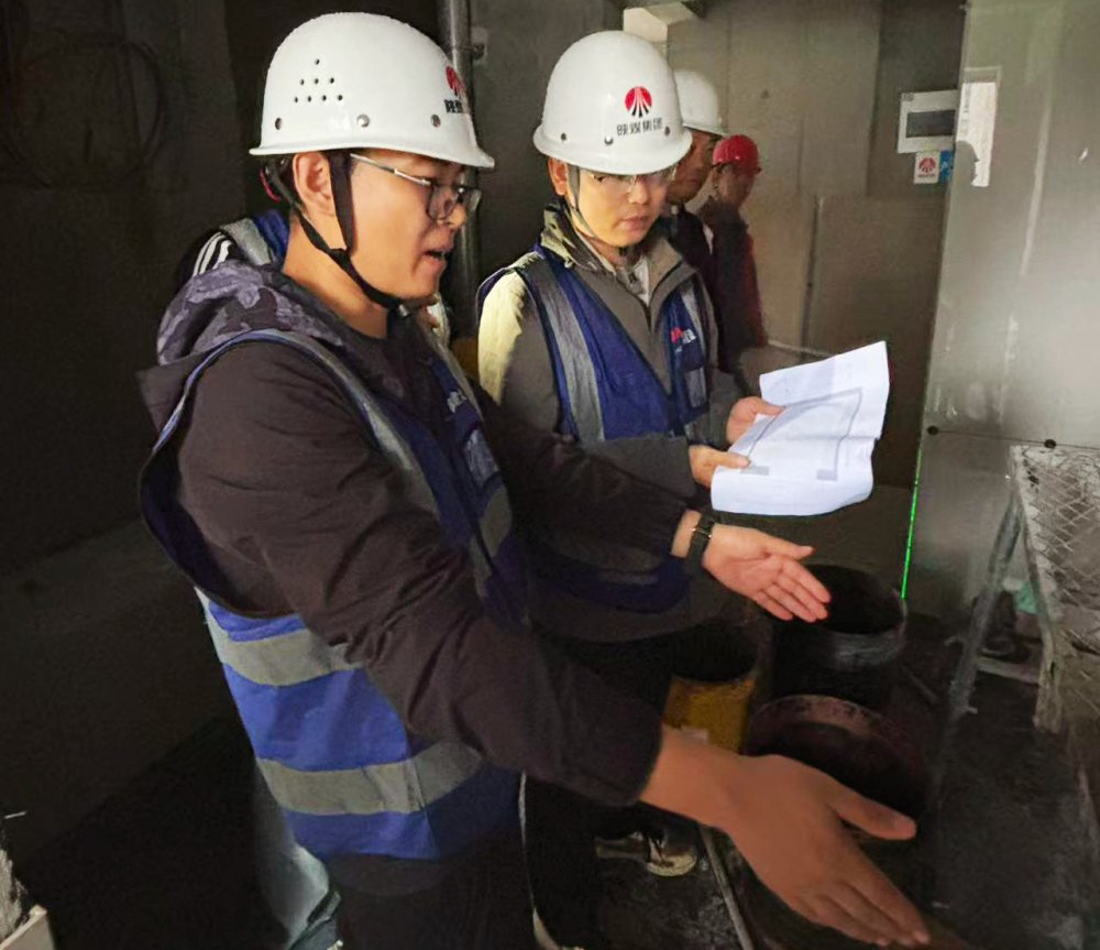 乐虎建设直属第六项目部：工地上的红星与国旗，致敬双节最美的坚守