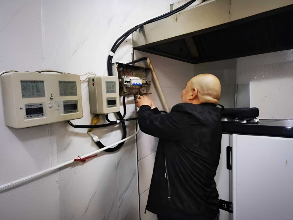 乐虎建设机电安装公司:锚定“两堂一舍”核心阵地 织密安全保障网