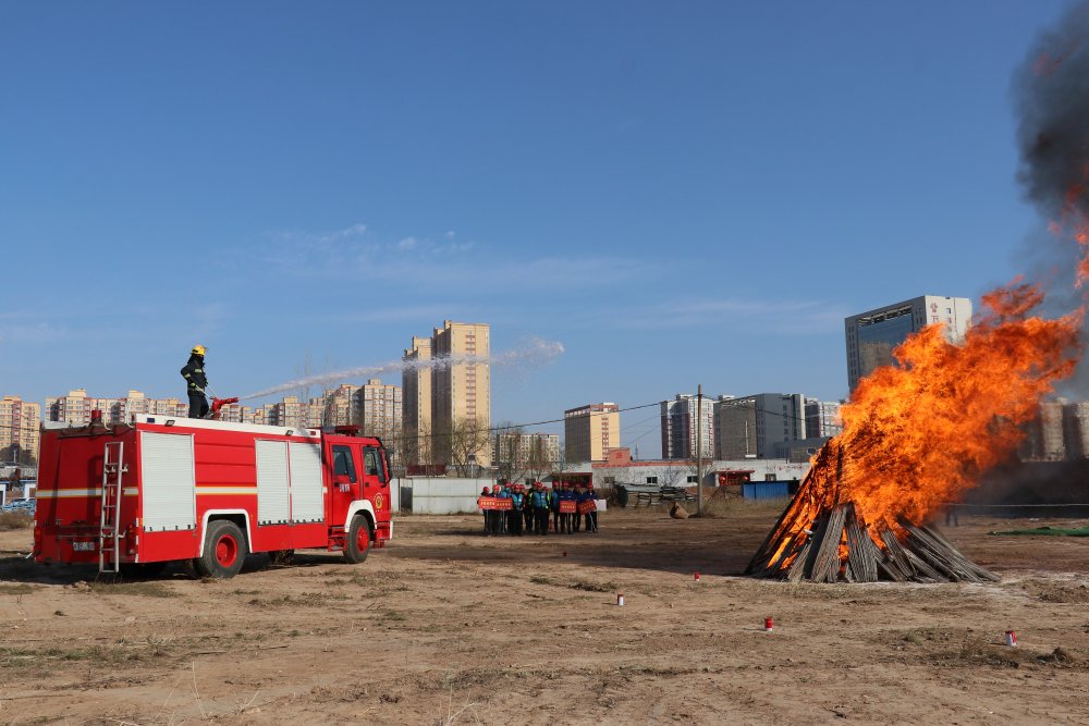 乐虎建设渭南分公司:红蓝相映筑防线 消防实战保平安