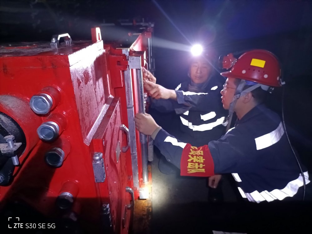 乐虎建设韩城分公司张家峁项目部:锚定百日安全冲刺目标 拧紧机电安装“安全阀”