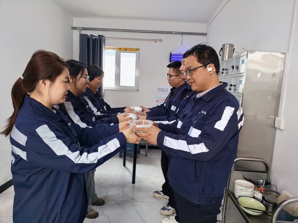 乐虎建设洗选煤运营公司基层项目部开展元宵节送汤圆活动