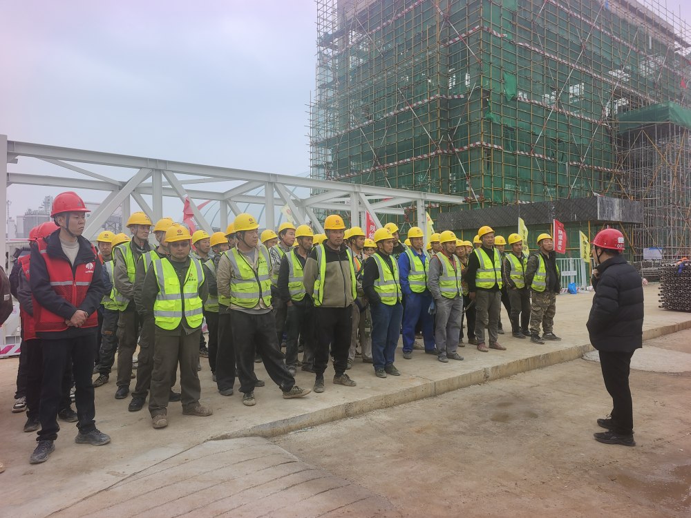 抢工期不松安全弦 筑牢施工安全防线